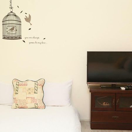 Flower Lane 650 Apartment Tainan Bagian luar foto