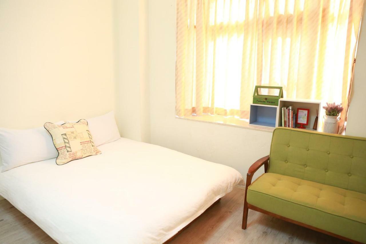 Flower Lane 650 Apartment Tainan Bagian luar foto