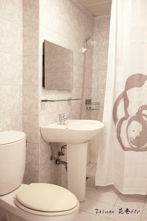 Flower Lane 650 Apartment Tainan Bagian luar foto