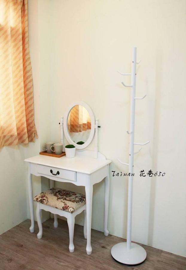 Flower Lane 650 Apartment Tainan Bagian luar foto