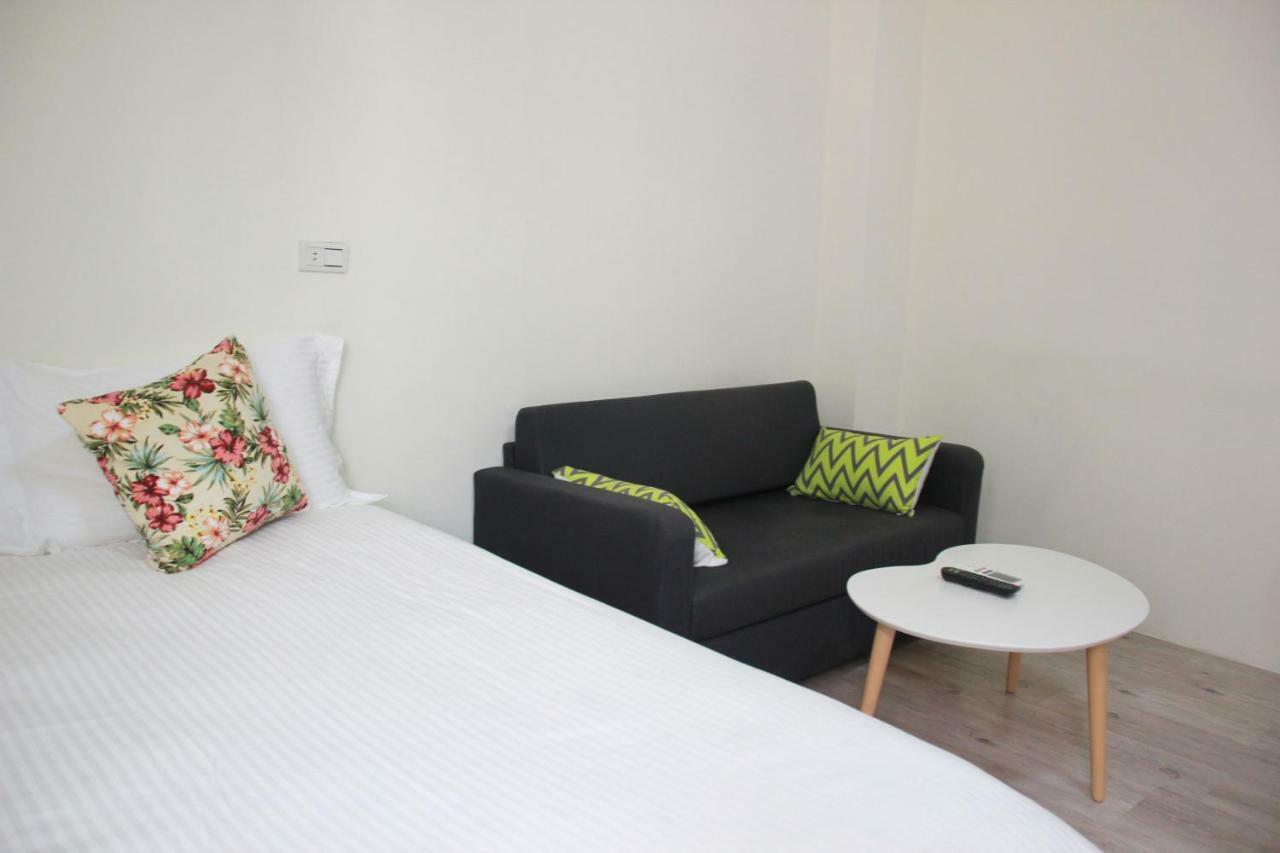 Flower Lane 650 Apartment Tainan Bagian luar foto
