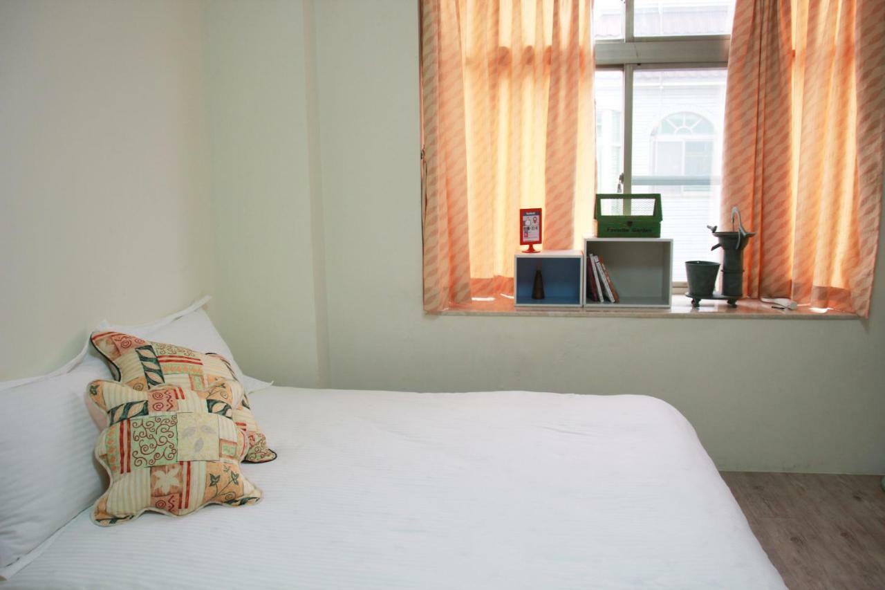 Flower Lane 650 Apartment Tainan Bagian luar foto