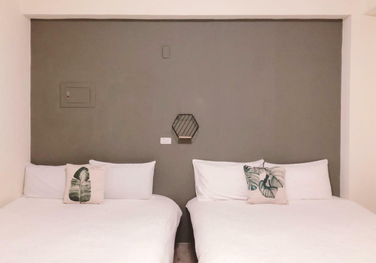 Flower Lane 650 Apartment Tainan Bagian luar foto